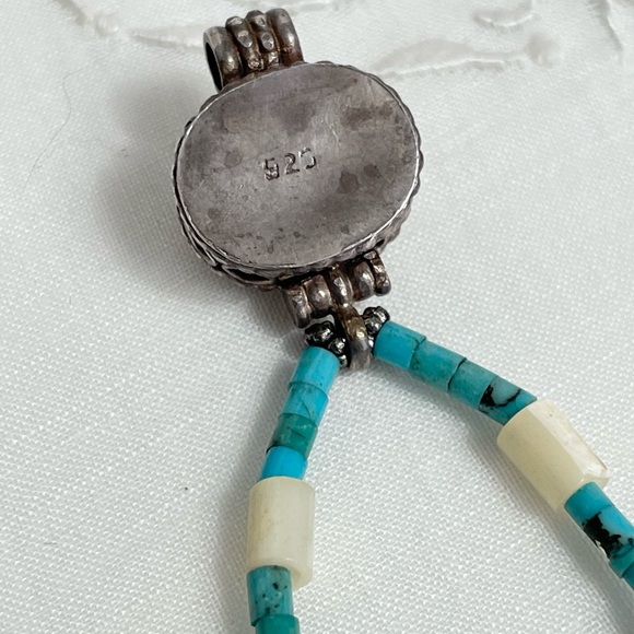 Turquoise and Mother of Pearl necklace with Tibetan prayer pendant - Picture 4 of 8